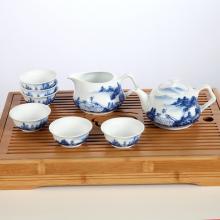 8头手绘青花(huā)山(shān)水茶具